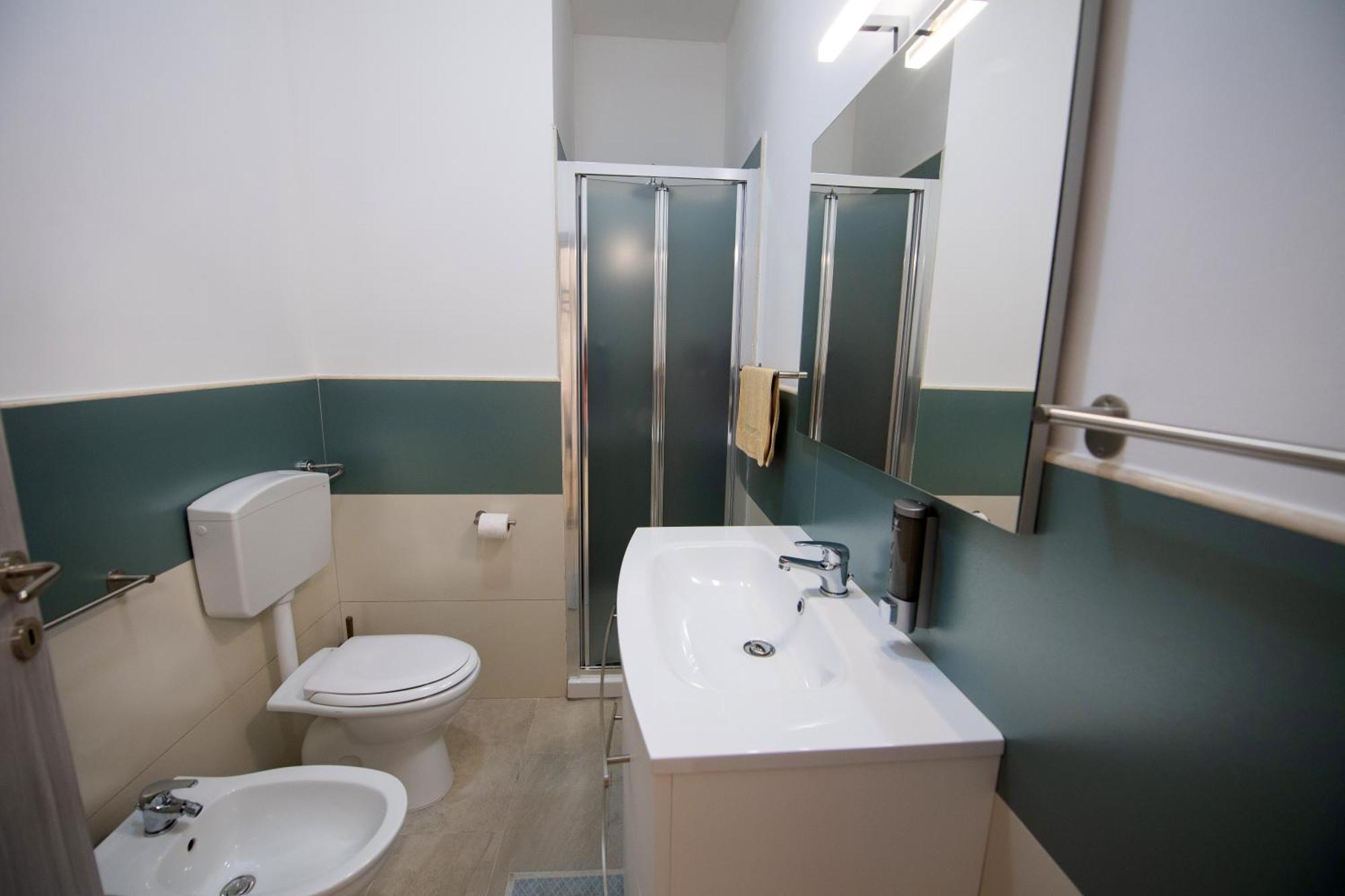 Quadruple Room Shower